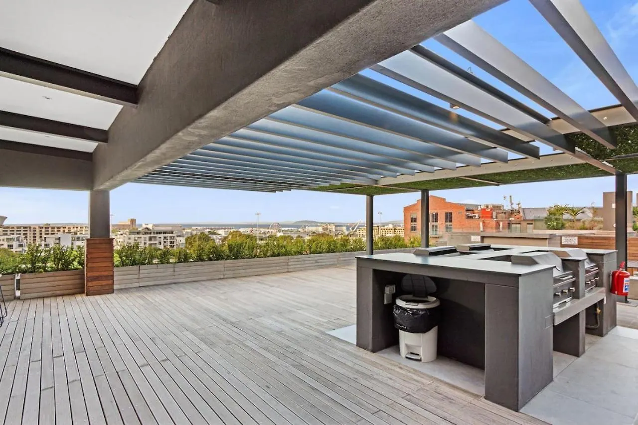 Apartment With Backup Power, Big Balcony And Rooftop Pool Cape Town